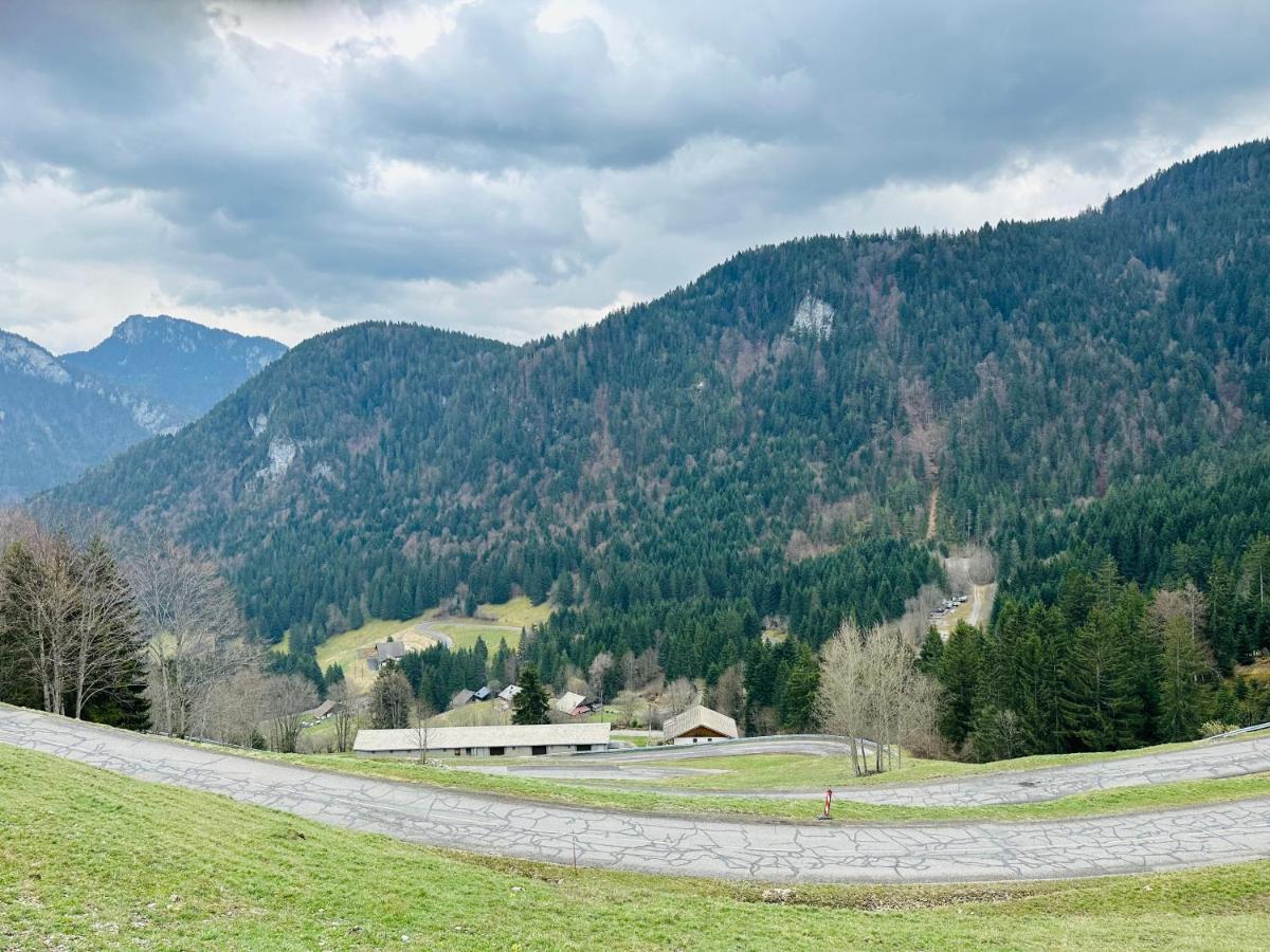 Вилла Chalet Du Bonheur Bonnevaux  Экстерьер фото