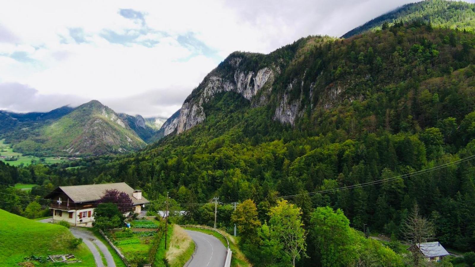 Вилла Chalet Du Bonheur Bonnevaux  Экстерьер фото